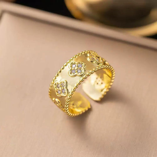 Van Cleef & Arpels Perlée Clover Ring