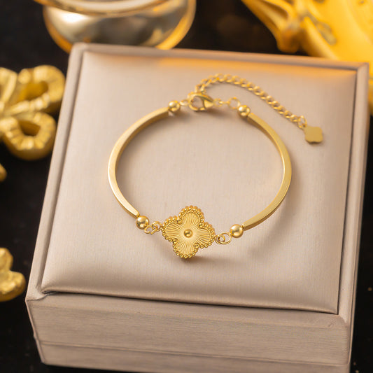 Van Cleef & Arpels Clover Bangle
